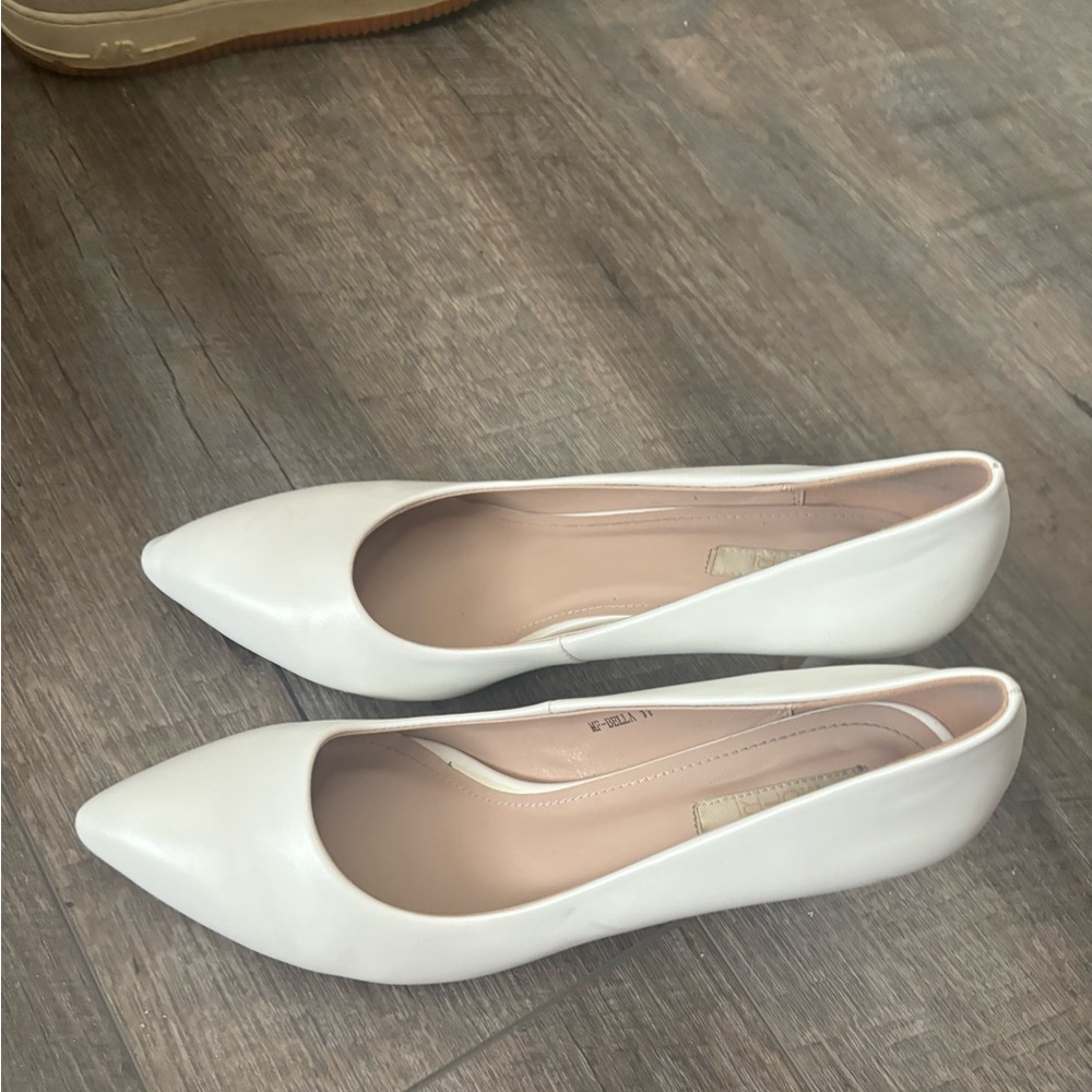 Size 11 white heels women’s, worn 1 time great condition